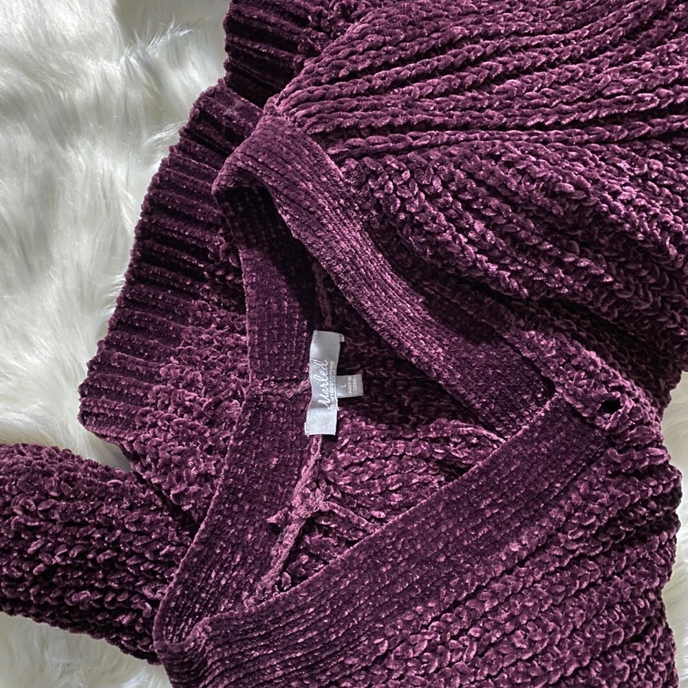 Sweater - Picture 5 of 5